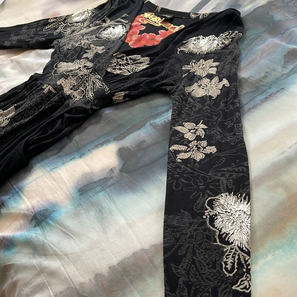 Desigual dress size small. V-neck with tie-back - Picture 11 of 11